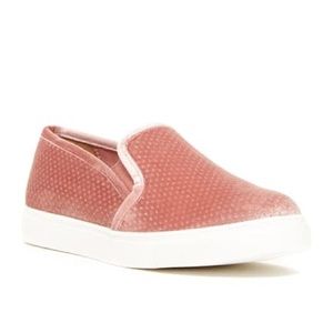 Steve Madden Velour Blush Slip-on sneakers